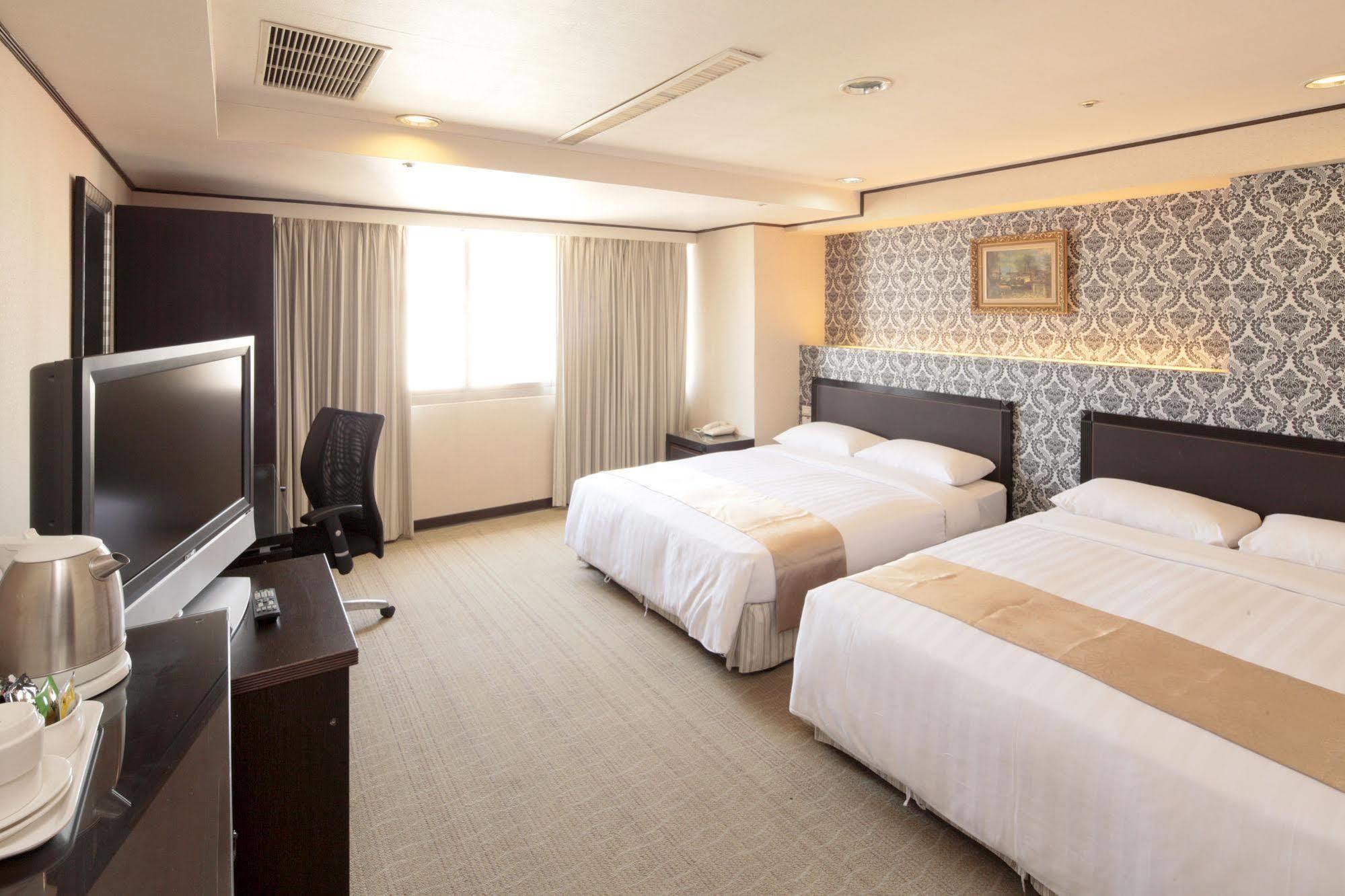 Lincoln Hotel Tainan Exterior photo